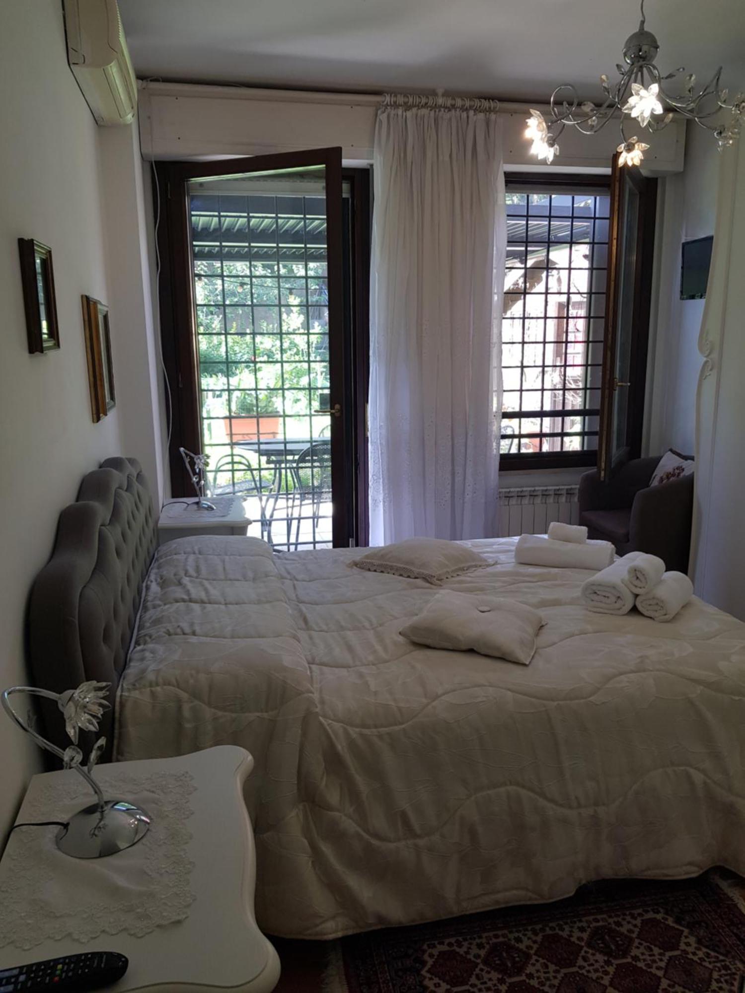Eur Charme Apt&Garden Roma Ngoại thất bức ảnh